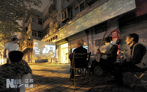 徐州殘疾人陳保民:多年義務(wù)為居民放電影