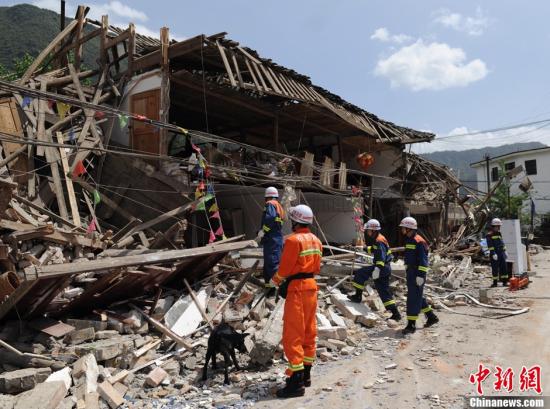 四川雅安地震死亡人數(shù)達(dá)156人