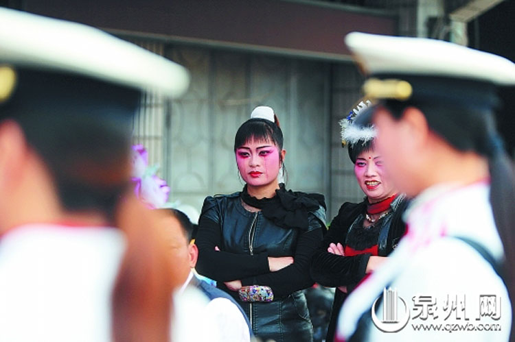 福建職業(yè)哭靈女 每月“哭”二十余場收入賽白領(lǐng)