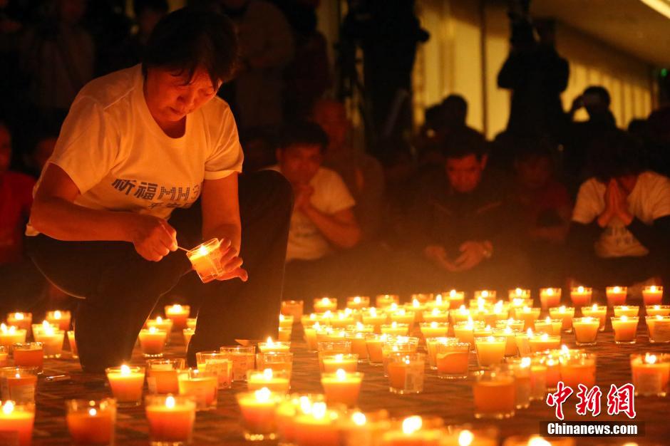 MH370航班失聯滿月 在京乘客家屬舉行祈福活動