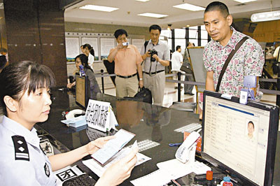 內地赴港個人游開放9年來 游客增長近26.4倍