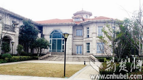武漢現1億天價別墅 看房得先交200萬誠意金
