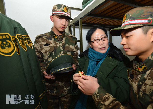 兵媽媽進(jìn)警營(yíng)