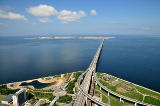 12座最獨特機場：曼谷機場跑道間建高爾夫球場