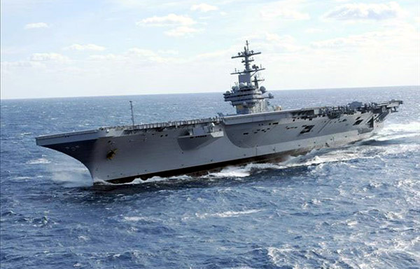 組圖：美軍航母進(jìn)行性能測(cè)試 在海上玩漂移