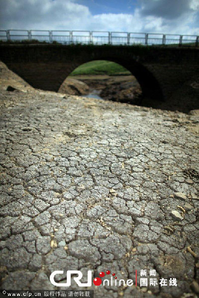 英格蘭遭遇近百年來(lái)最嚴(yán)重旱情 水庫(kù)干枯