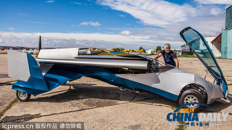 斯洛伐克“飛車(chē)”試飛成功 乘車(chē)翱翔天空不是夢(mèng)