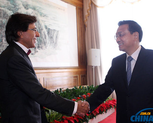 李克強(qiáng)在大連會(huì)見比利時(shí)首相迪呂波