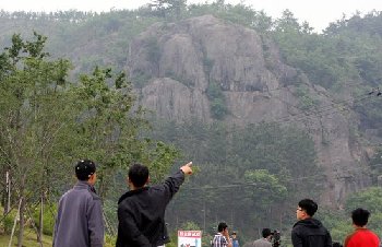 [盧武鉉組稿-事件]前總統(tǒng)盧武鉉跳崖身亡 韓國社會大地震