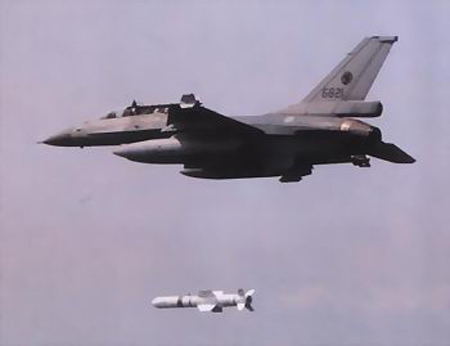 臺F-16獲準關島加油 或將美艦隊拉下水