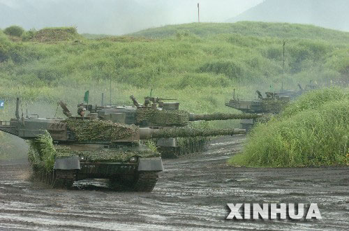 日富士軍演規??涨?數萬百姓現場觀看