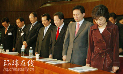 韓國議員悼念槍擊案受害者