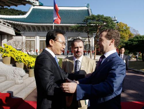 韓國總統李明博會見俄羅斯總統