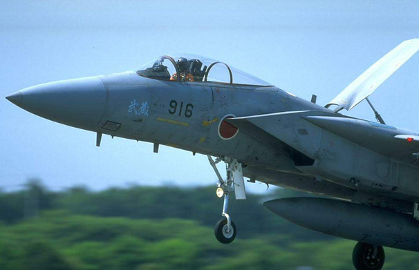 日本自衛隊一戰機疑墜毀