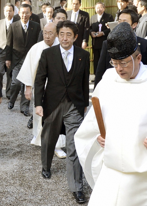 日媒評(píng)述安倍欲發(fā)表歷史“新談話” 官方表示將繼承“村山談話”立場(chǎng)