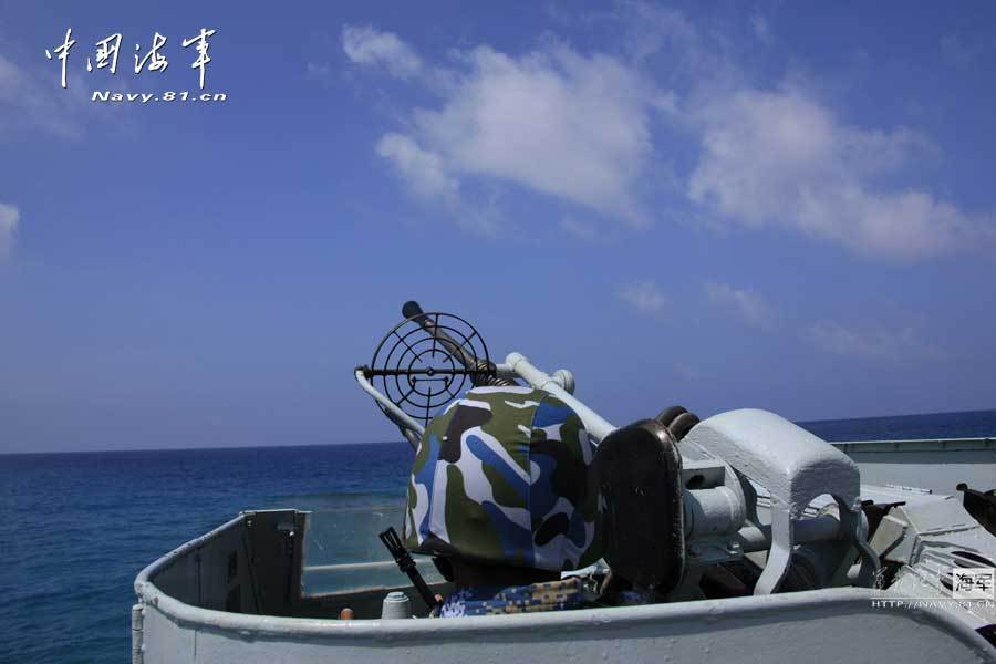 高清：駐永暑礁部隊用重機槍艦炮對海攻擊演練