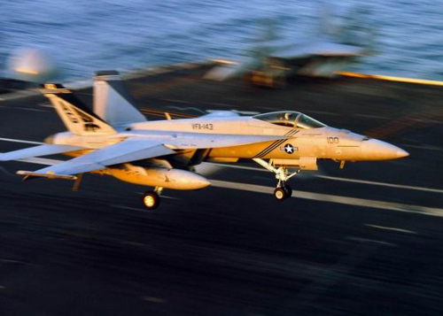 對(duì)比中美戰(zhàn)斗機(jī)：F/A-18E/F優(yōu)于殲-15