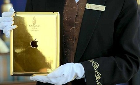 迪拜七星級(jí)酒店推黃金IPAD 每名房客都能用