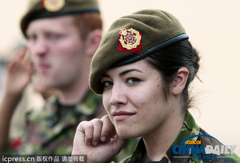 綠色軍營柔美風景線 盤點世界各國女兵誰最美（組圖）