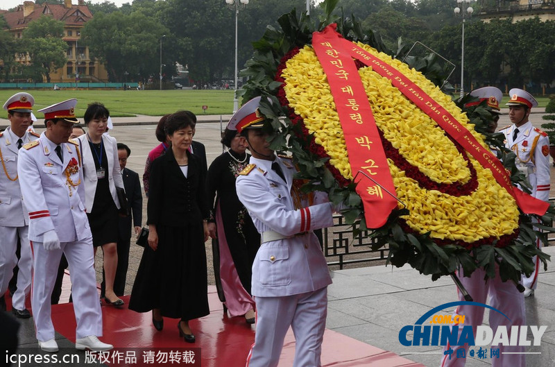 樸槿惠到訪越南 向越前主席胡志明墓地獻(xiàn)花（組圖）