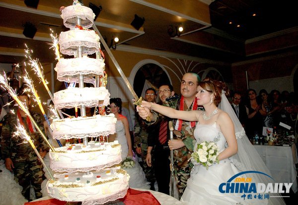 敘利亞士兵戰火中舉辦集體婚禮 體驗別樣浪漫（組圖）