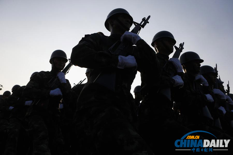 泰國舉行閱兵式慶祝“建軍節(jié)”