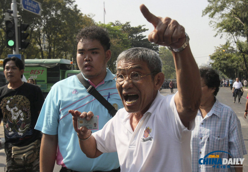 泰國部分投票站遭反對(duì)派封鎖 示威者與選民爆發(fā)沖突