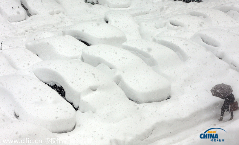 韓國暴雪持續5日 汽車被埋紅綠燈遭積雪覆蓋