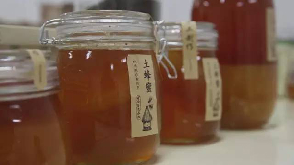 你的烤馕、野蜂蜜和土雞蛋到了。看沙漠小村如何玩轉(zhuǎn)電商丨解碼中國