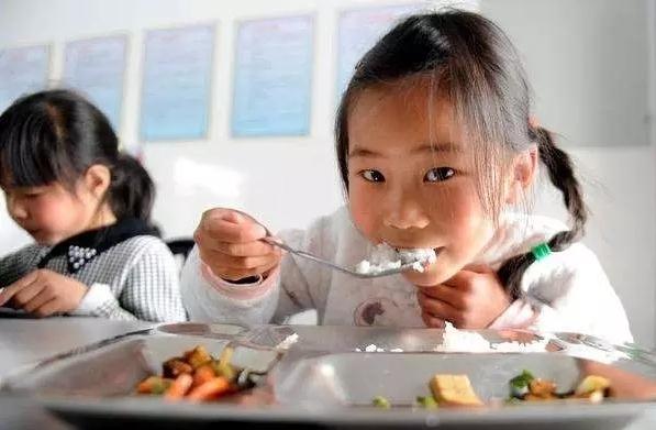開學季，學校周邊的“小飯桌”又開始火了！