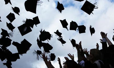 英大學生“畢業即失業”創紀錄 懂漢語者起薪最高