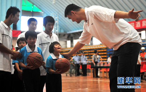 “難說再見！”：姚明NBA生涯全回顧